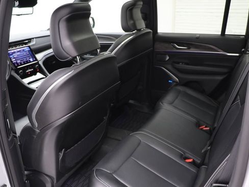 Used 2023 Jeep Grand Cherokee Overland w/ Advanced Protech Group III image 10