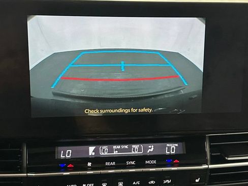 Used 2025 Toyota Sienna XLE FWD image 20