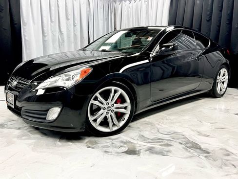 Used 2011 Hyundai Genesis 3.8 image 1