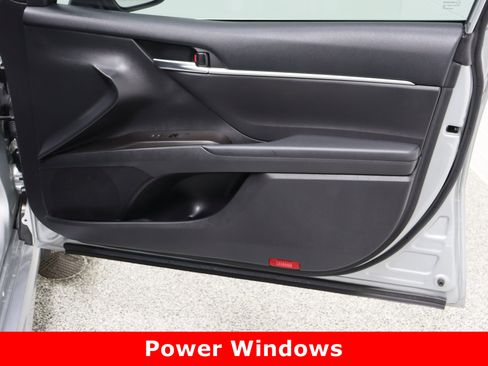 Used 2022 Toyota Camry SE image 34