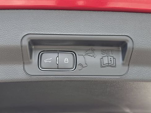 Used 2024 Ford Explorer XLT RWD image 16