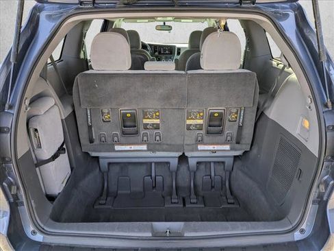 Used 2017 Toyota Sienna LE image 6