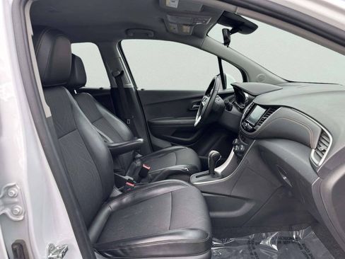 Used 2017 Chevrolet Trax LT w/ LT Convenience Package AWD/4WD image 21