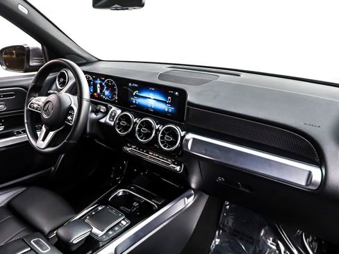 Used 2022 Mercedes-Benz GLB 250 image 17