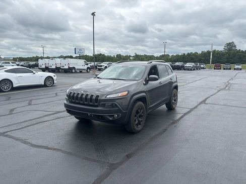 Used 2014 Jeep Cherokee Trailhawk w/ Comfort/Convenience Group AWD/4WD image 5