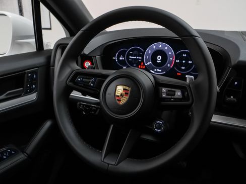 Used 2024 Porsche Cayenne Coupe image 28