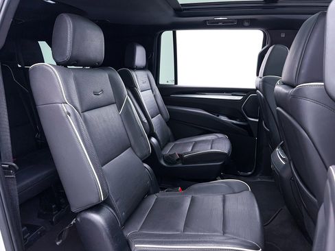 Used 2025 Cadillac Escalade ESV Sport w/ LPO, ONYX Package AWD/4WD image 42