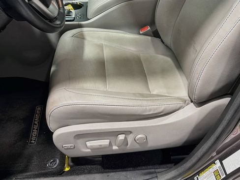 Used 2016 Toyota Highlander XLE AWD/4WD image 17