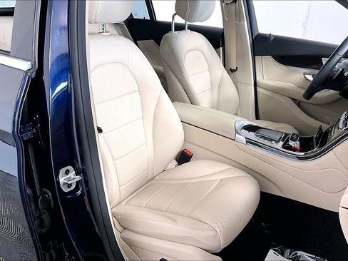 Used 2022 Mercedes-Benz GLC 300 w/ Premium Package Lite image 7