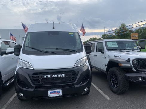 Used 2024 RAM ProMaster 2500 w/ Convenience Group FWD image 2