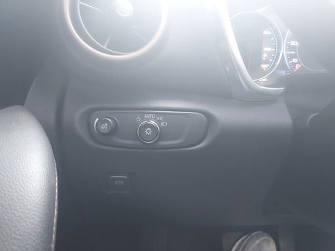 Used 2023 Chevrolet Blazer Premier FWD image 22
