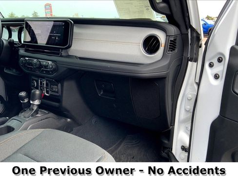 Used 2024 Jeep Wrangler Sahara image 17