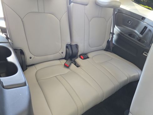 Used 2025 Honda Pilot EX-L image 12