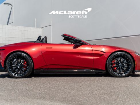 Used 2022 Aston Martin V8 Vantage Roadster RWD image 8