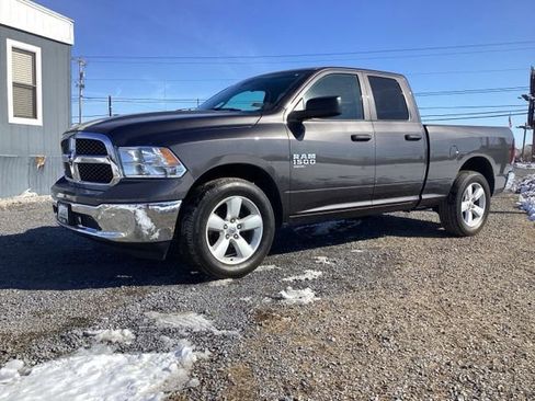 Used 2024 RAM 1500 Classic SLT AWD/4WD image 2
