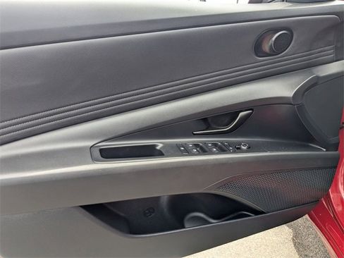 Used 2025 Hyundai Elantra Sport image 8