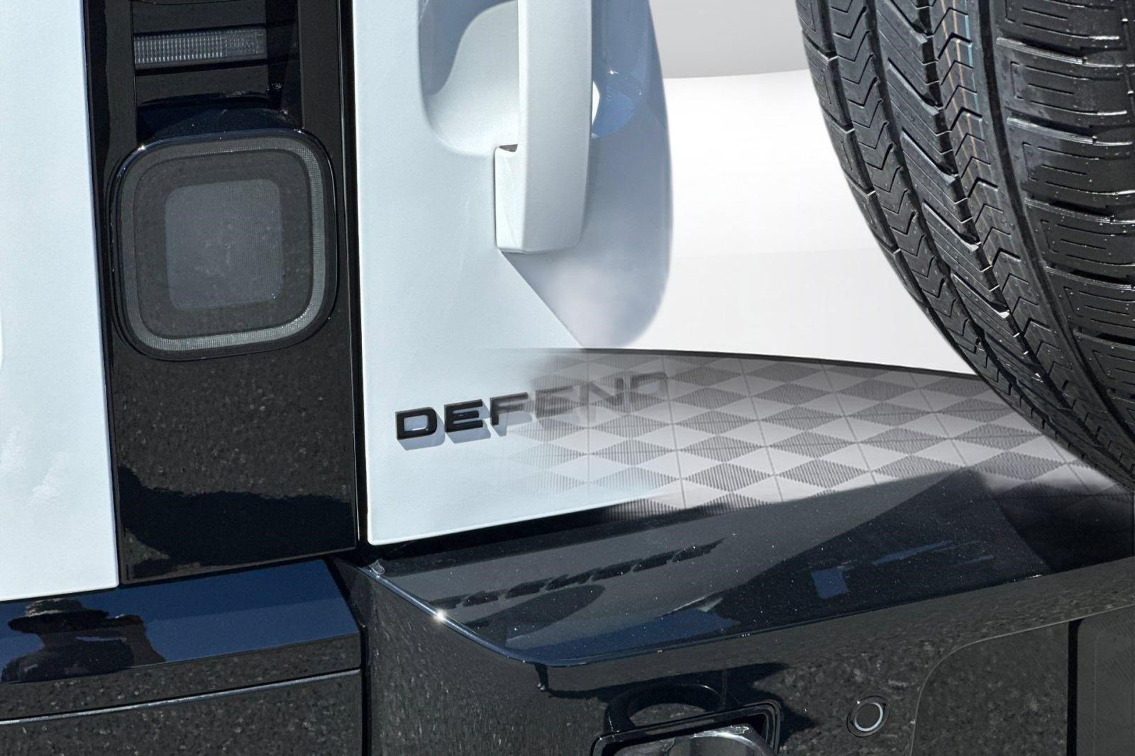 New 2026 Land Rover Defender 110 X-Dynamic SE AWD/4WD image 28