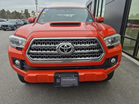 Used 2017 Toyota Tacoma TRD Sport image 3