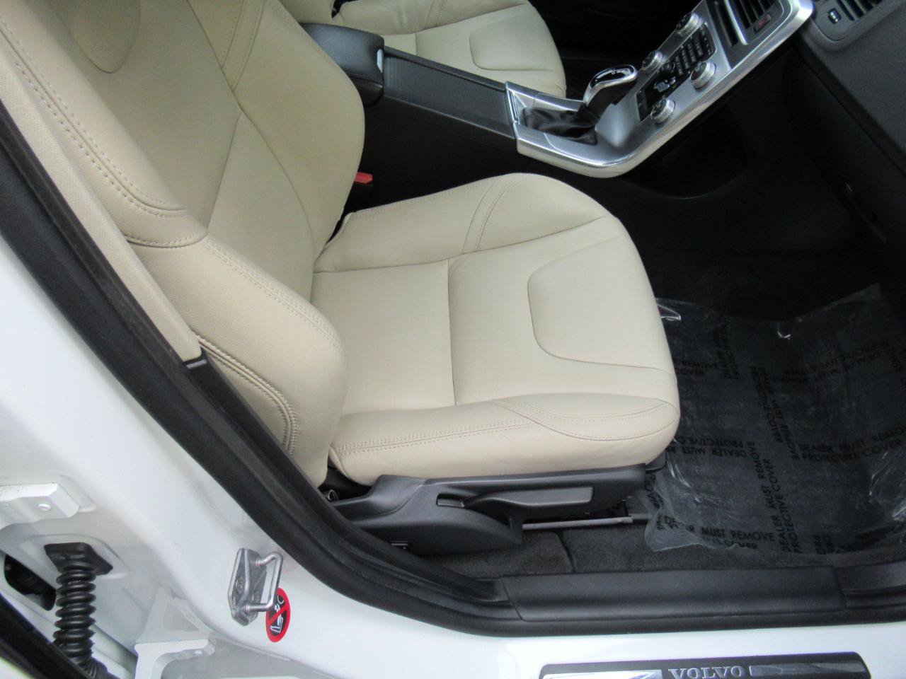 Used 2017 Volvo S60 T5 Dynamic AWD/4WD image 19