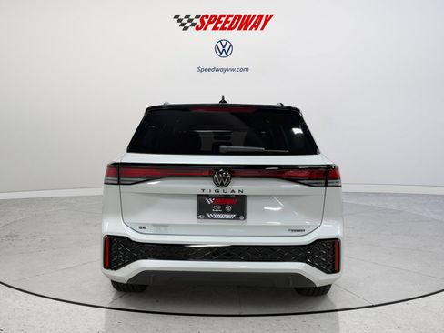 New 2025 Volkswagen Tiguan SE R-Line image 6
