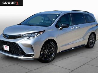 Used 2025 Toyota Sienna XSE FWD video 1