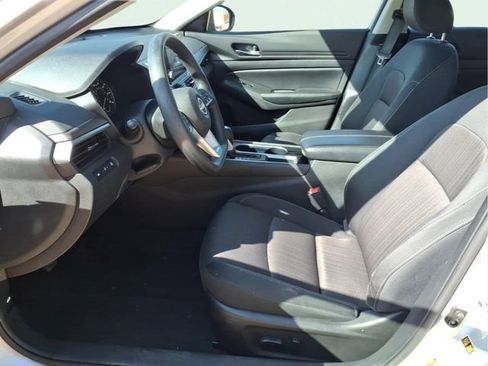Used 2024 Nissan Altima 2.5 SV FWD image 18