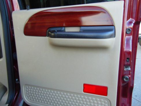 Used 2005 Ford F250 Lariat image 50