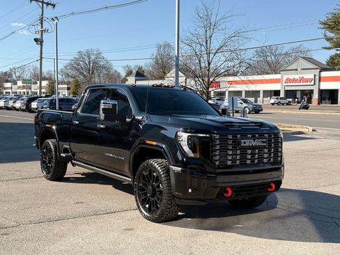 Used 2025 GMC Sierra 2500 Denali Ultimate image 6