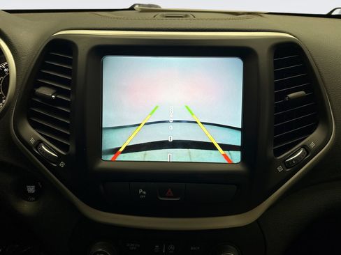 Used 2018 Jeep Cherokee Limited AWD/4WD image 15