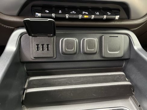 Used 2015 GMC Sierra 1500 SLT w/ SLT Crew Cab Value Package AWD/4WD image 24