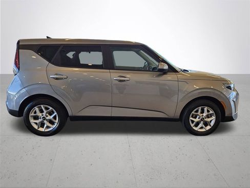 Used 2025 Kia Soul LX w/ LX Technology Package FWD image 6