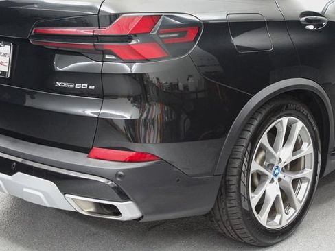 Used 2025 BMW X5 xDrive50e AWD/4WD image 11