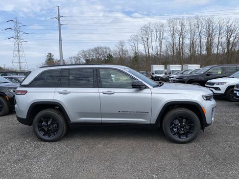 New 2026 Jeep Grand Cherokee Altitude image 2