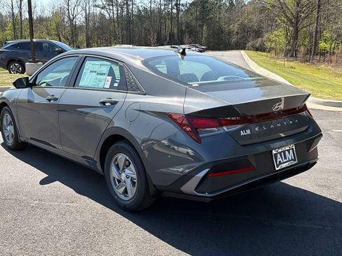 New 2026 Hyundai Elantra SE FWD image 8