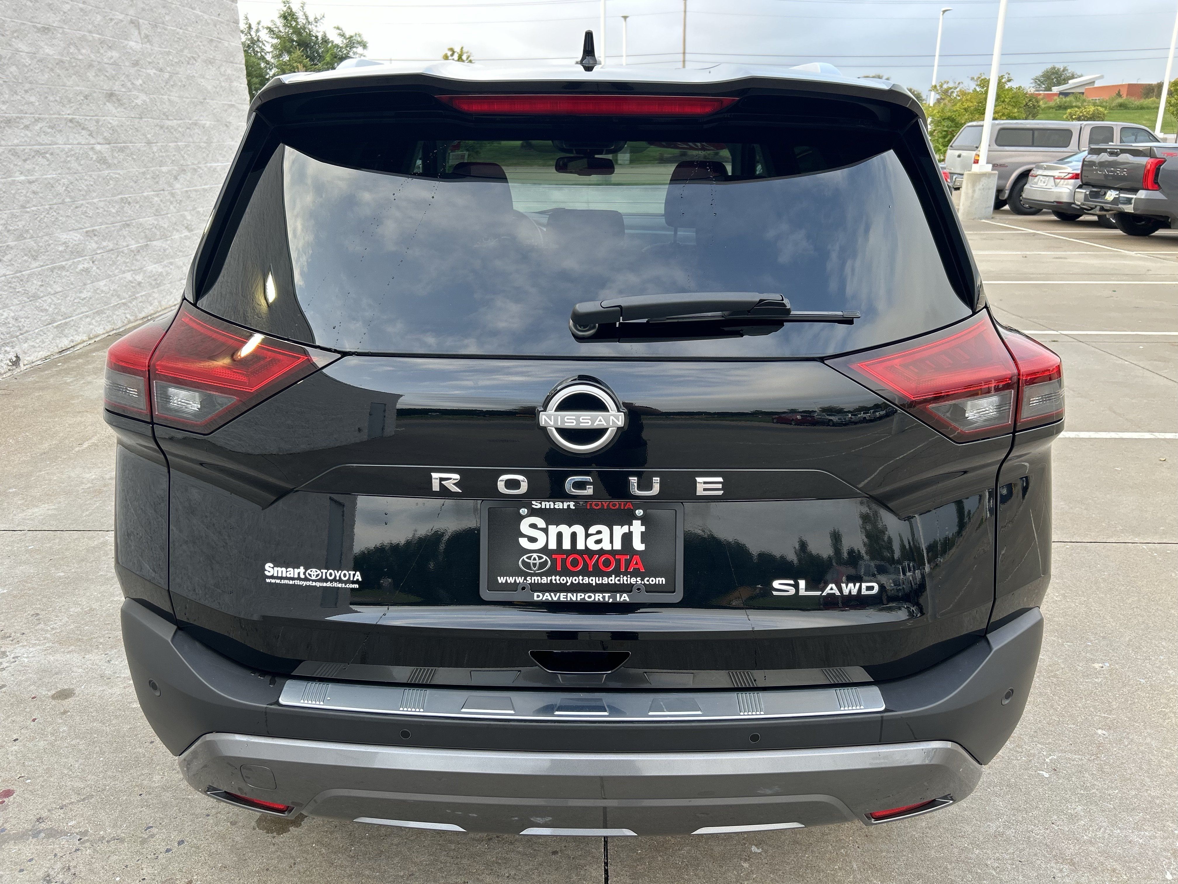 Used 2023 Nissan Rogue SL AWD/4WD image 5