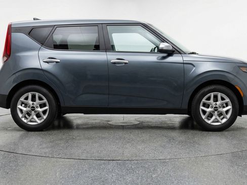 Used 2025 Kia Soul LX w/ LX Technology Package image 9