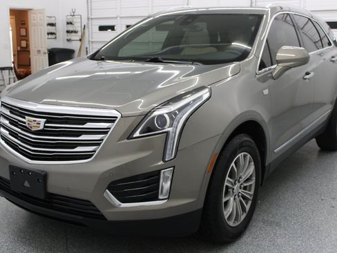 Used 2019 Cadillac XT5 Luxury FWD image 3