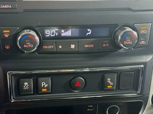 Used 2018 Nissan Titan SV w/ SV Convenience Package image 20