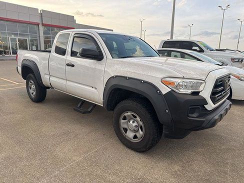 Certified 2019 Toyota Tacoma SR image 9