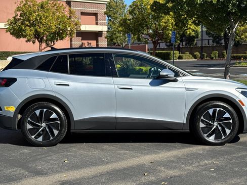 Used 2022 Volkswagen ID.4 Pro image 3