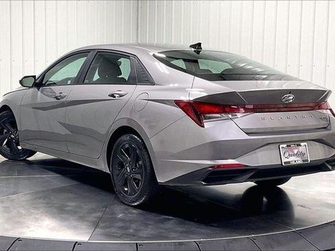 Used 2022 Hyundai Elantra SEL w/ Convenience Package FWD image 11