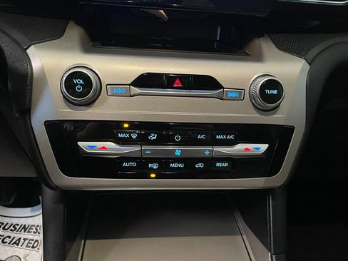 Used 2022 Ford Explorer 4WD w/ Class IV Trailer Tow Package image 15