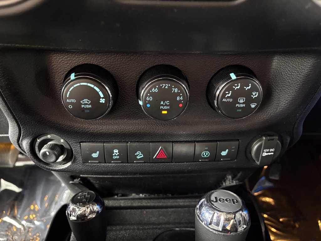 Used 2016 Jeep Wrangler Unlimited Rubicon w/ Connectivity Group AWD/4WD image 18