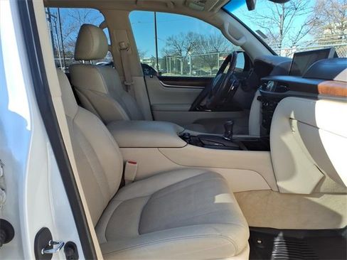 Used 2019 Lexus LX 570 4WD image 19