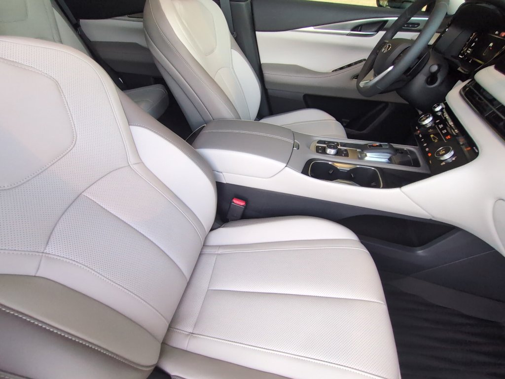 Certified 2027 INFINITI QX60 Luxe w/ Cargo Package FWD image 25