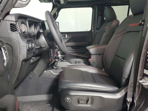 Used 2025 Jeep Wrangler Unlimited Rubicon image 12