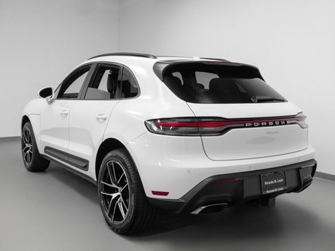 Used 2025 Porsche Macan image 3