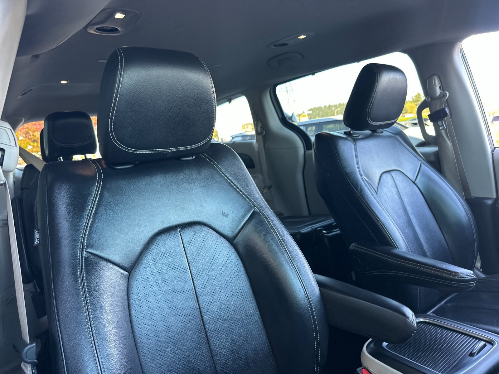 Used 2022 Chrysler Pacifica Touring-L FWD image 17