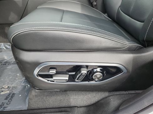 New 2025 Jeep Grand Cherokee Overland w/ Adv Protech Group III image 14