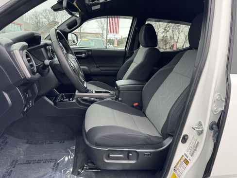 Certified 2022 Toyota Tacoma TRD Off-Road image 18
